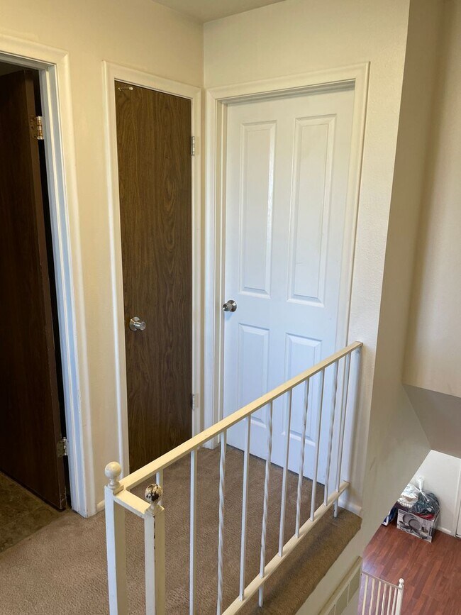 Building Photo - 2 Bedroom, 1.5 Bathroom Twin Home in West ...