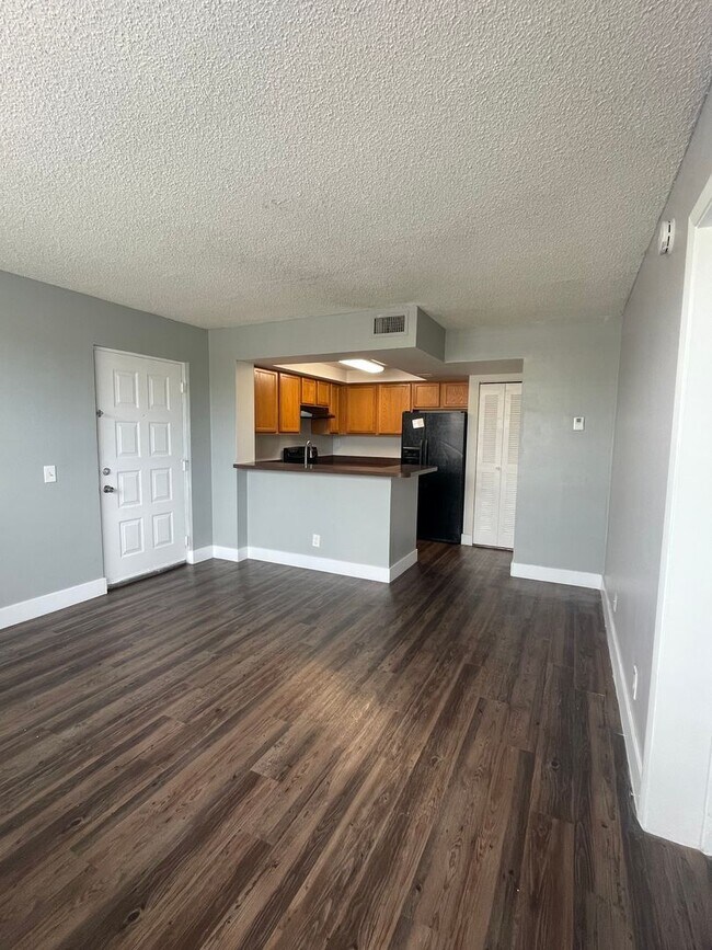 Building Photo - ONE BEDROOM ONE BATHROOM! WATERFRONT COMMU...