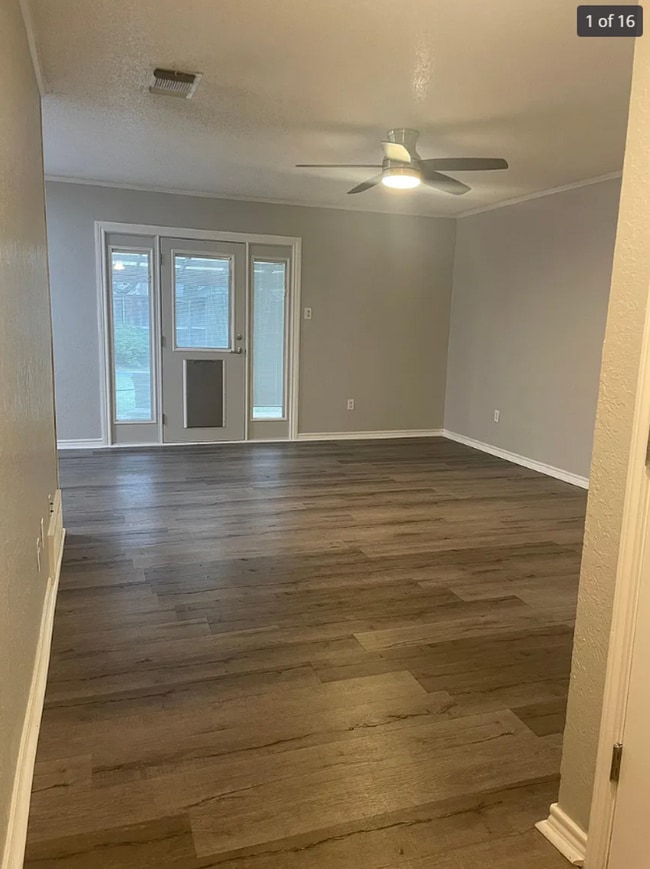 Building Photo - 6003 Brentcove Dr