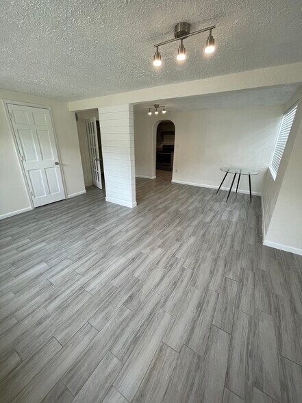 Building Photo - 5420 Lido St