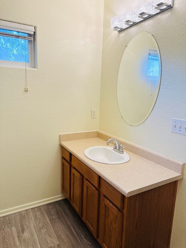 Building Photo - 2 Bed 2 Bath Condo for Rent in Murrieta