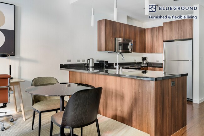 Building Photo - 388 Santana Row