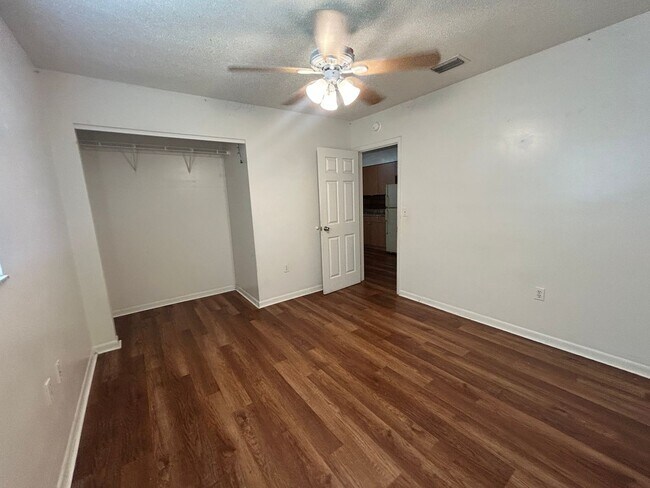 Building Photo - 1110 N Brunnell Pkwy