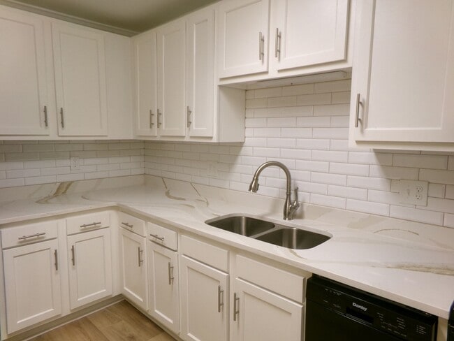 Building Photo - Peace Haven and US 421 Location