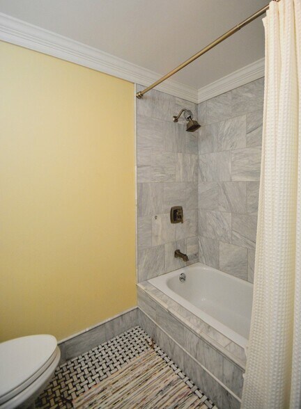 Building Photo - 4215 Harding Pike