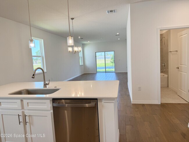 Building Photo - 917 Castleford Ave NE