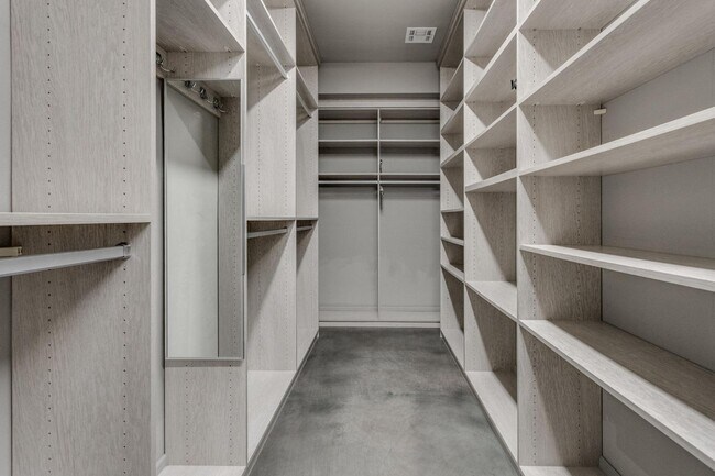 Building Photo - 2125 Heavenly Dr