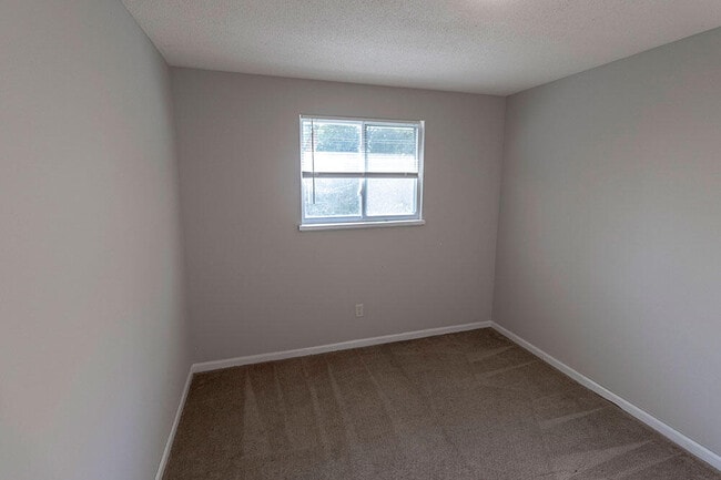 Building Photo - 1305 N Golf Blvd