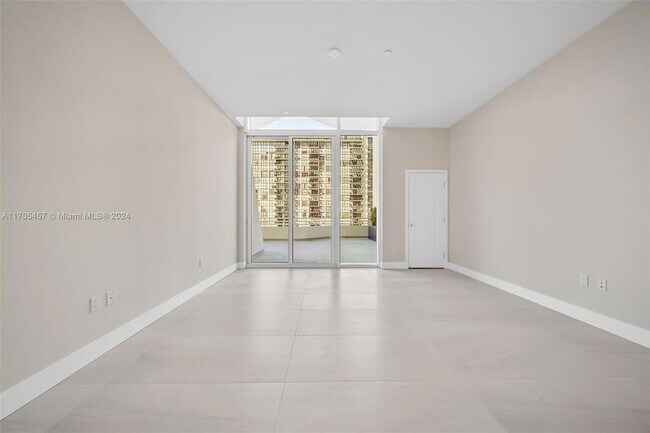 Building Photo - 555 NE 34th St