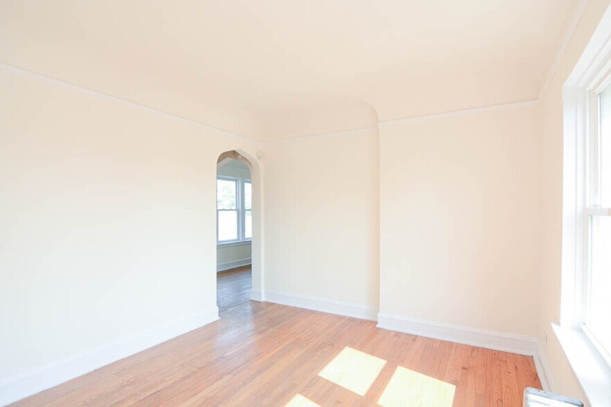 Building Photo - 2944 N Albany Ave