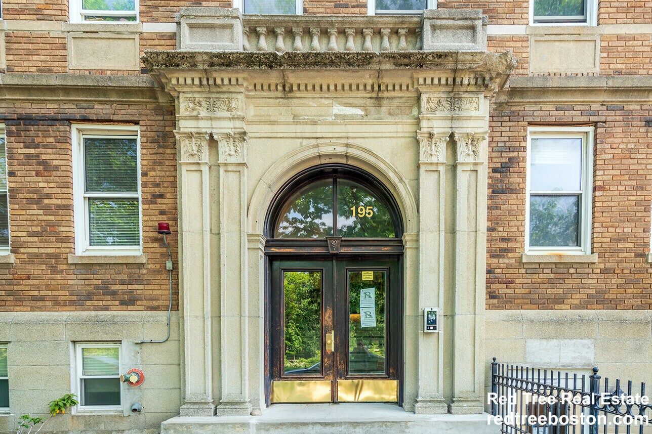 Building Photo - 207 Park Dr