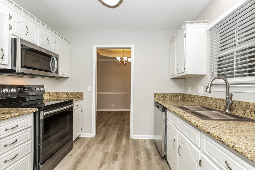 Building Photo - 208 Legend Ct