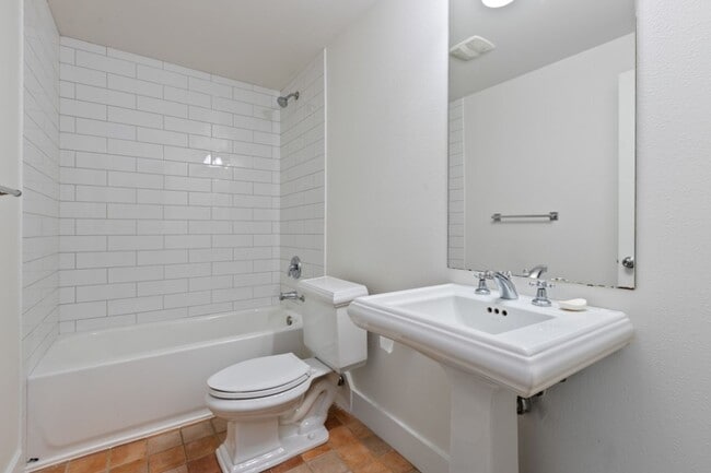 Building Photo - 3Bd/3Ba Seattle Townhouse