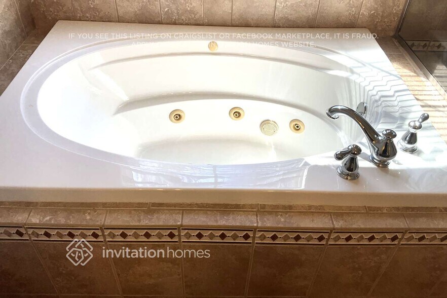 Building Photo - 5253 Monarch Dr