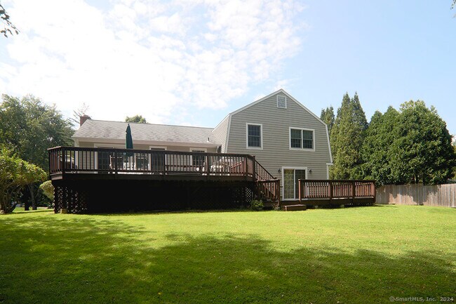 Building Photo - 11 Beechwood Ln