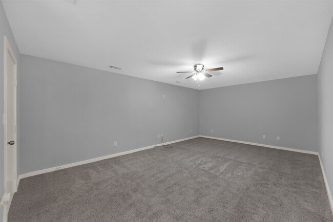 Building Photo - 15876 Pecan Dr