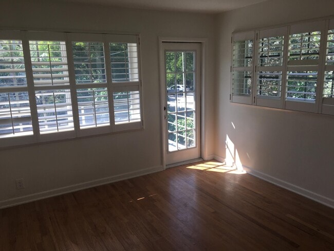 Building Photo - 27 E Rd