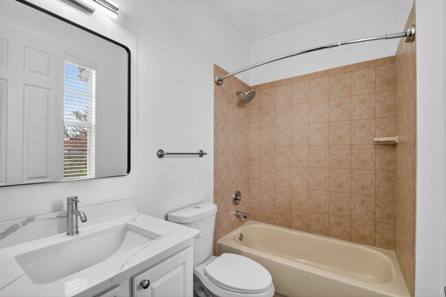 Building Photo - 2502 N Dixie Hwy