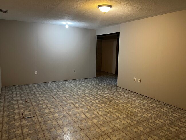 Building Photo - 5010 Delray Dr