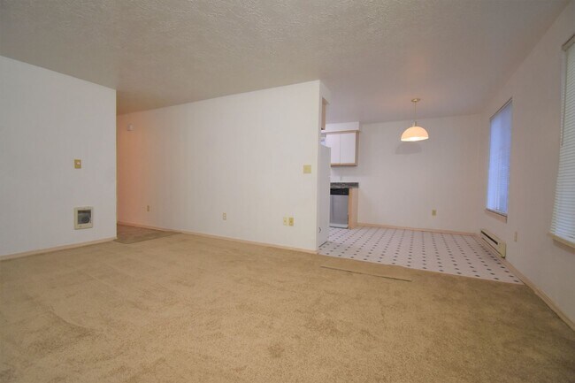 Building Photo - 3-Bedroom, 1-Bathroom Apartment in the Hea...