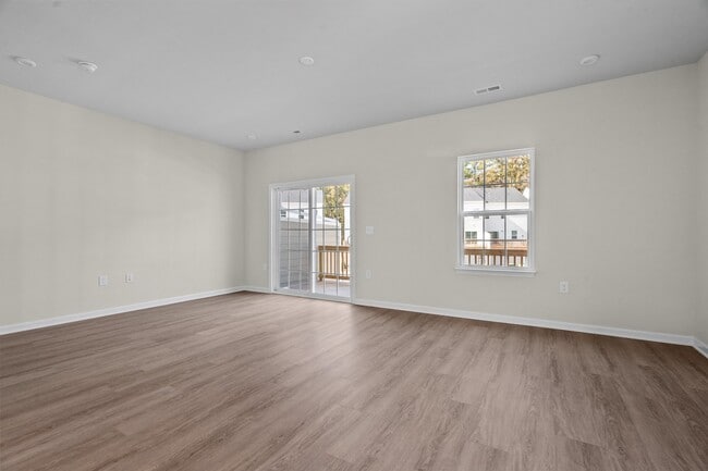 Building Photo - 1509 Newpoint Dr