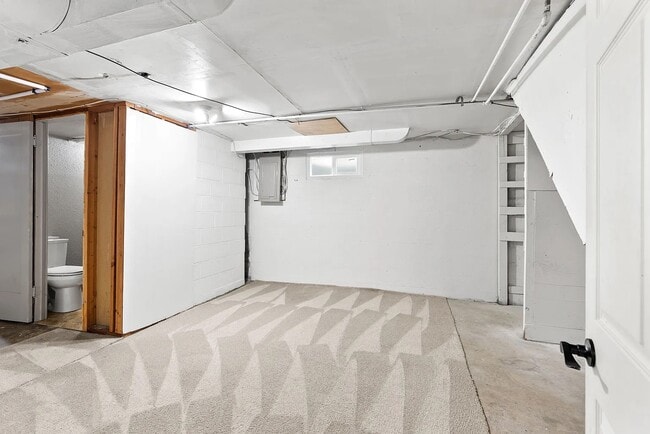 Building Photo - 2112 E 10th Ave