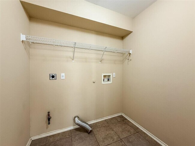 Building Photo - 909 Remington Dr