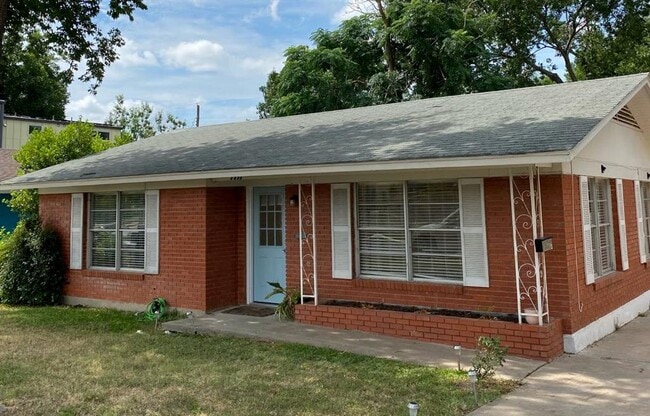 Primary Photo - 1711 Brentwood St