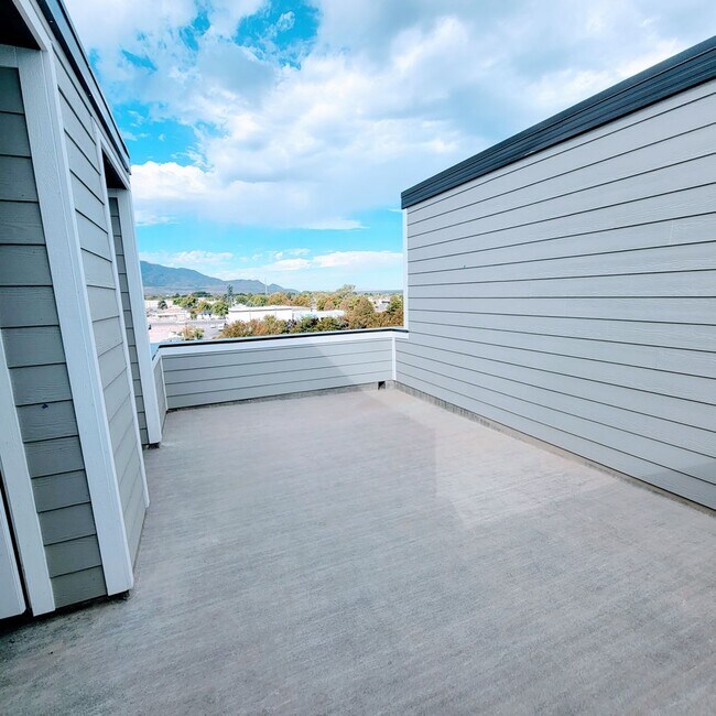 Building Photo - Phenomenal GORGEOUS HOME!!