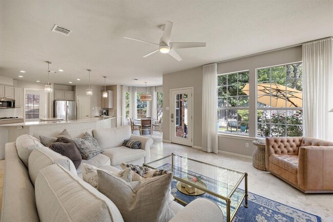 Building Photo - 2114 Hilton Head Dr