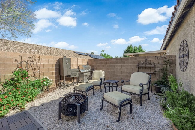 Building Photo - Don't miss out on this super cute 2-bedroo...
