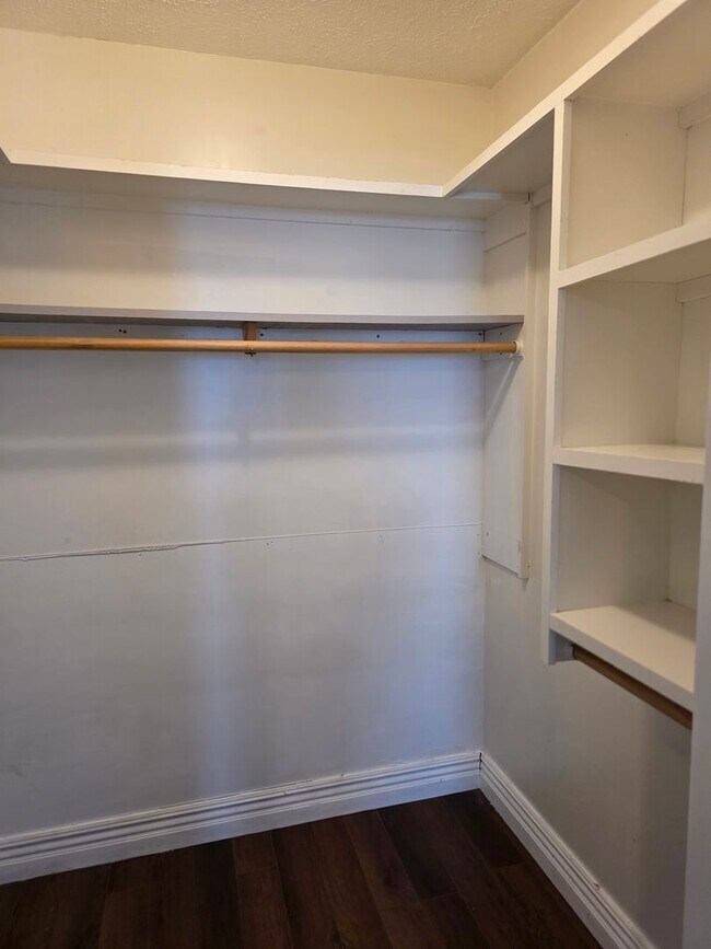 Building Photo - Great 3 bed 2 bath in the beautiful Meadow...