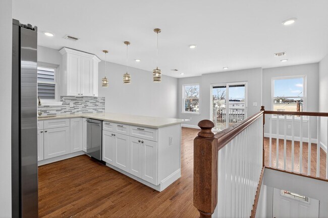 Building Photo - 40 E 5th St