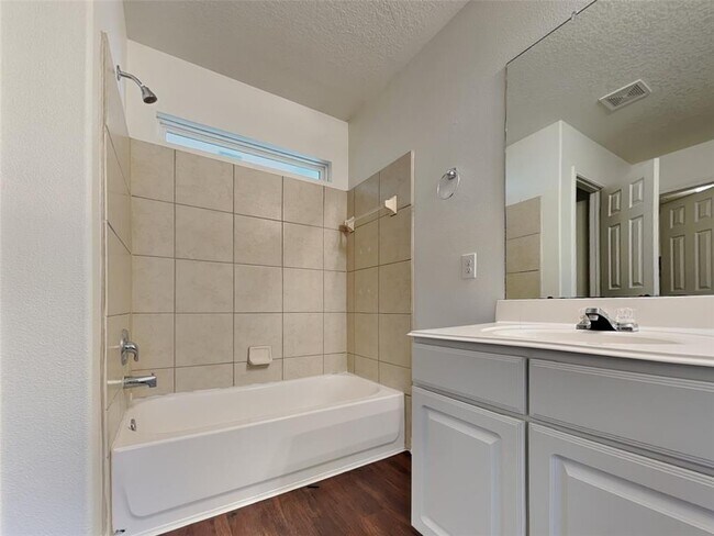 Building Photo - 2407 Aspen Dale Dr