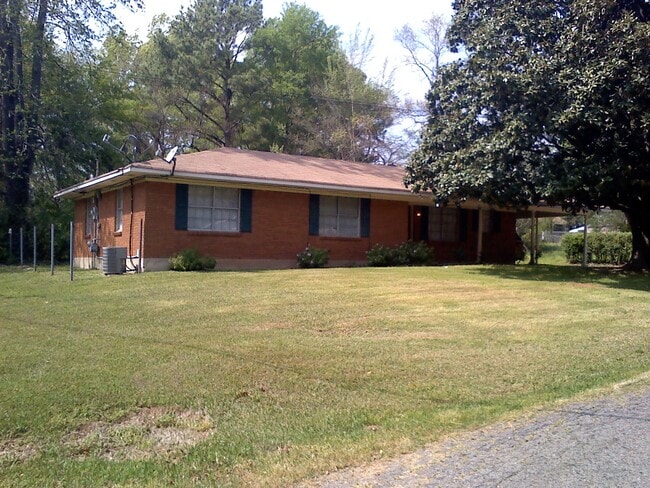 Building Photo - 3914 Lillian St