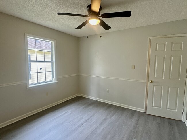 Building Photo - 334 Sawgrass Dr