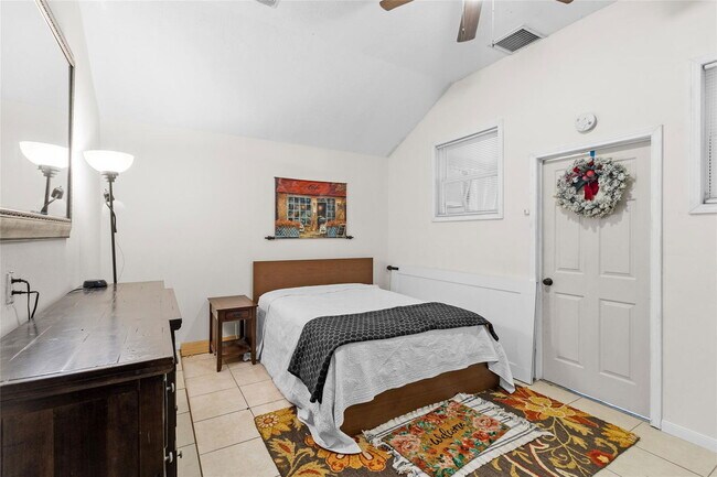 Building Photo - 25211 Barmby Dr