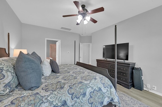 Building Photo - 8227 Clover Leaf Dr