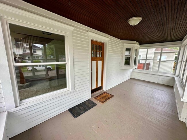 Building Photo - 1308 Leroy St
