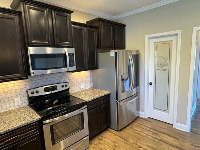 Building Photo - Knolls at the Neuse - June Move-in!