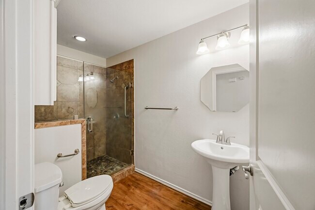 Building Photo - 16250 Indian Mill Dr