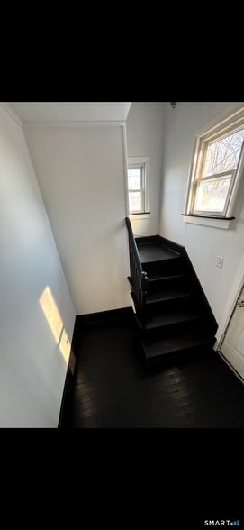 Building Photo - 144 Clark St