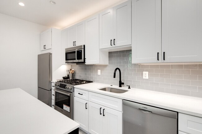 Building Photo - 1362 Perry Pl NW