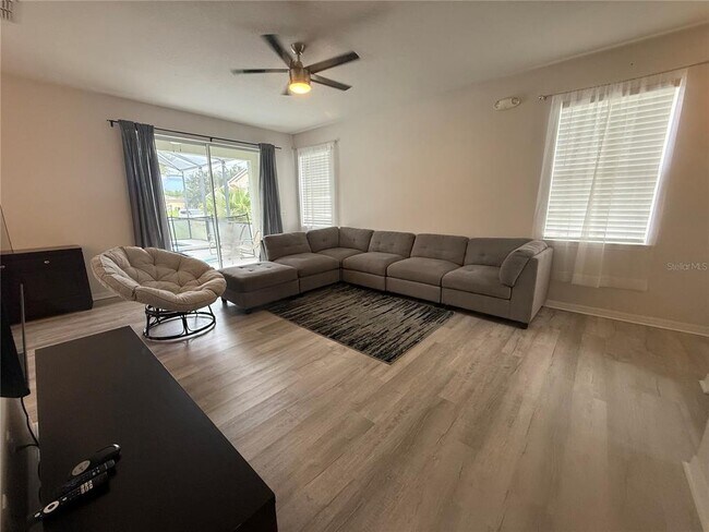 Building Photo - 1675 Royal Ridge Dr