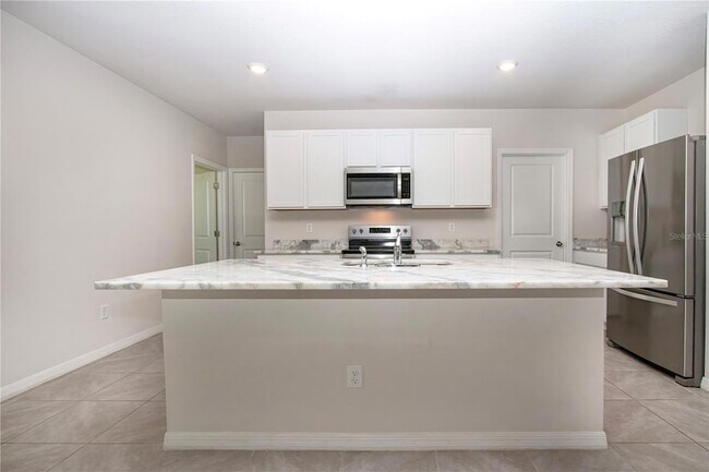 Building Photo - 3513 Hilltop Cir