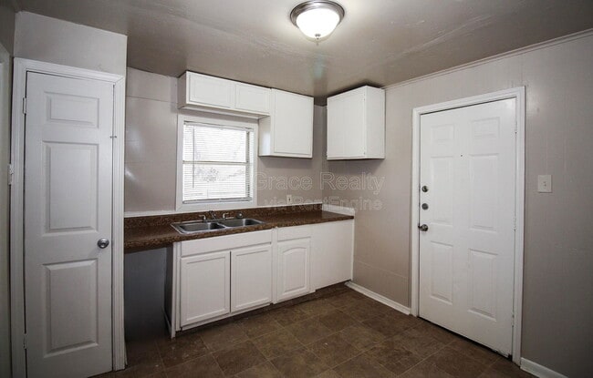 Building Photo - 933 Houston