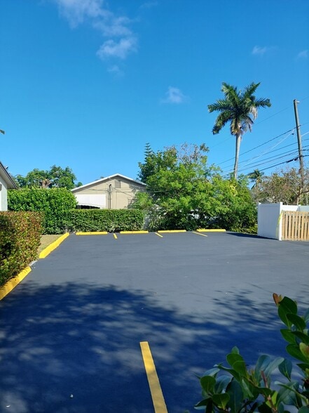 Building Photo - 2319 Johnson St