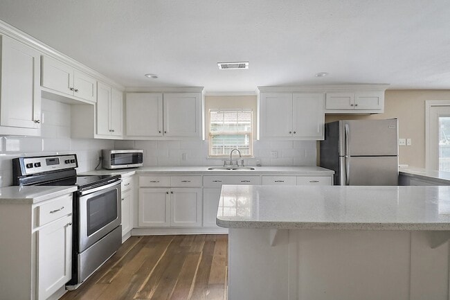 Building Photo - 412 Stowell St