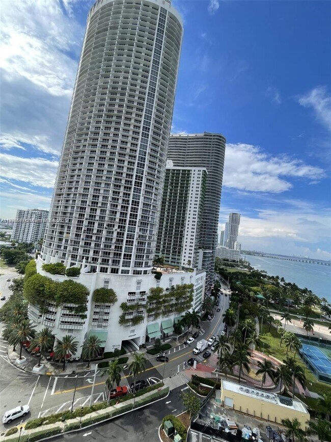 Building Photo - 1750 N Bayshore Dr