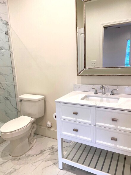 Building Photo - 529 10th Ave S